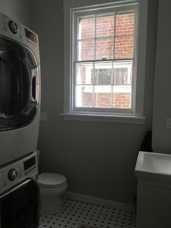 Foto del edificio - 2611 W Grace St