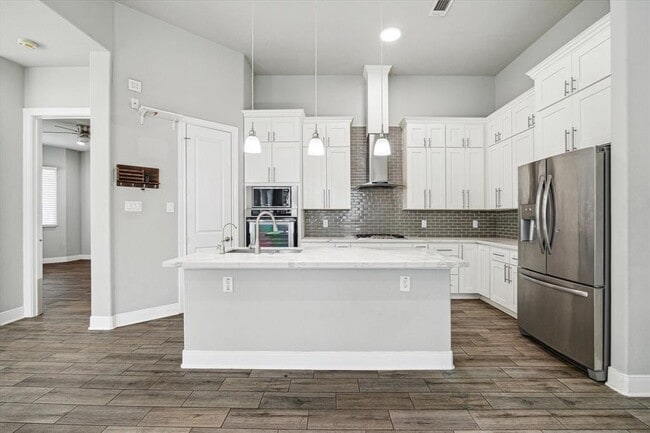Building Photo - 8938 Intervale St