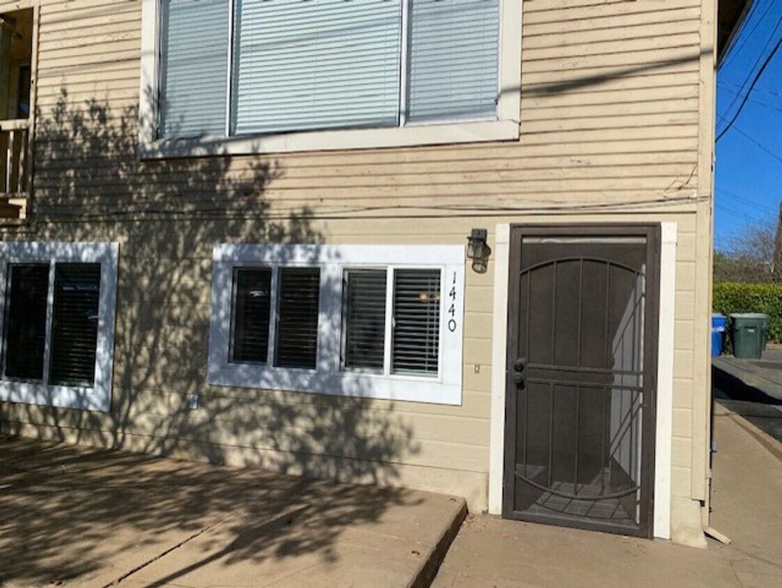 Photo - 1440 34th Street, Sacramento 95816 - East Sacramento Duplex - 2 Bedroom/1 Bath