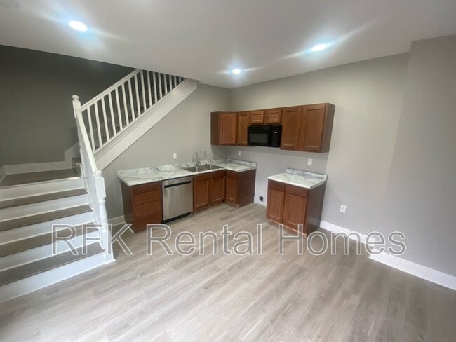 Building Photo - 2224 Langley Ave