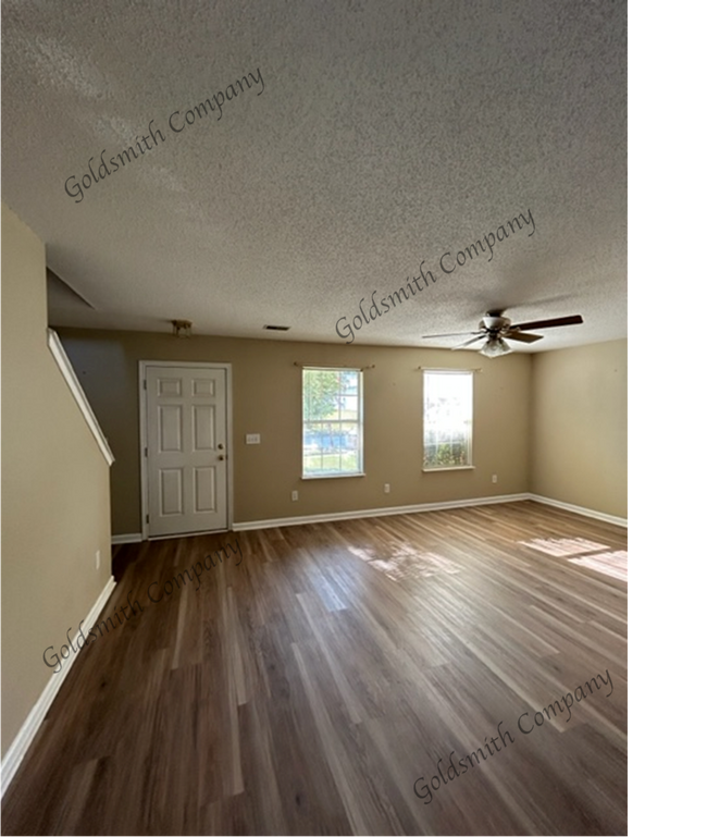 Building Photo - 105 Willow Bend Dr