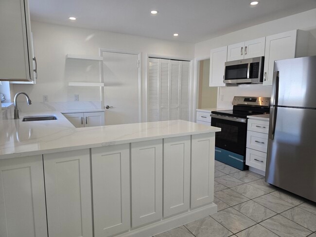 Building Photo - 800 Ibis Way