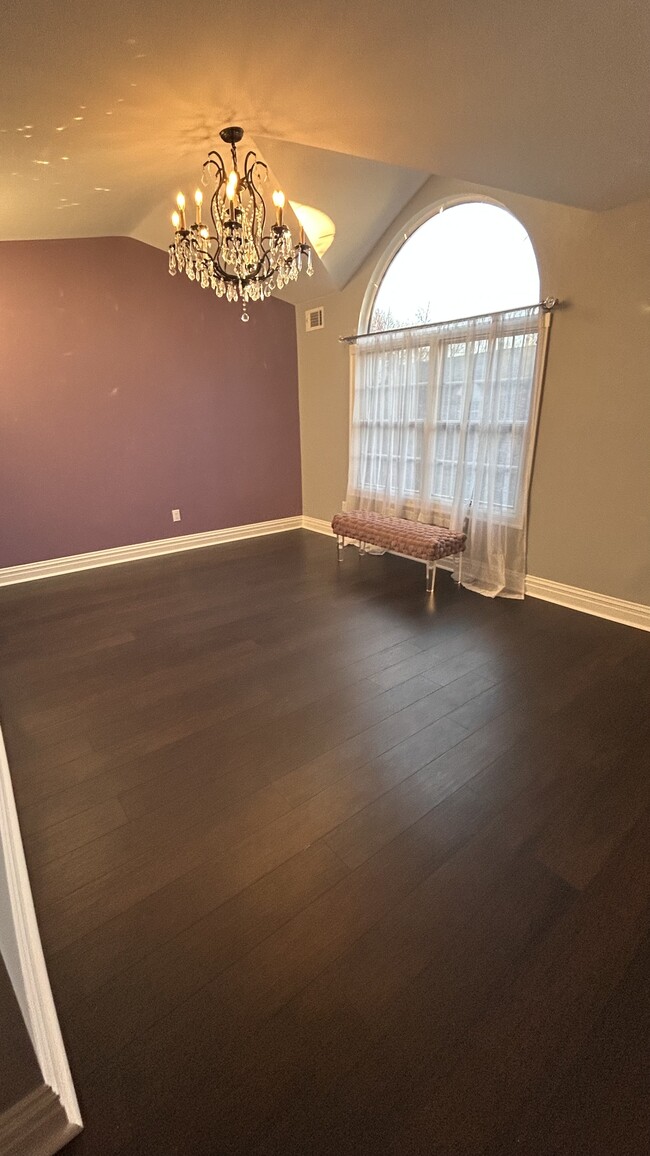 Main Bedroom Upper Level - 115 Falls Bridge Dr