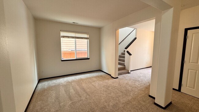 Foto del edificio - FOUR BEDROOM HOME LOCATED IN THE ARBORS AT...