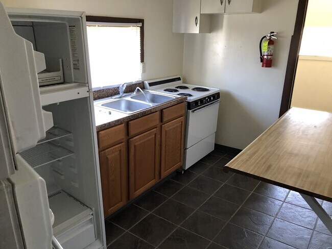 Building Photo - Coal Center 1 Bedroom
