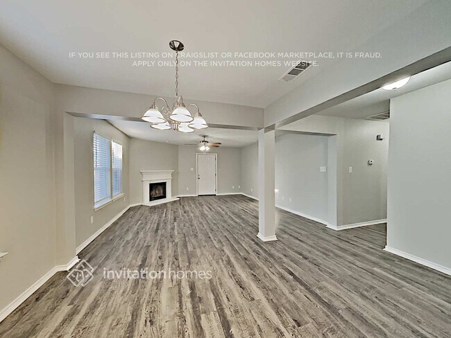 Foto del edificio - 210 Creek Point Ln