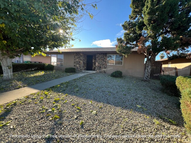 Building Photo - Nice Home For Rent - Duplex with private yard