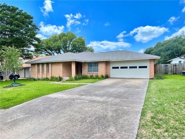 Foto del edificio - 6703 Rustling Oaks Trail