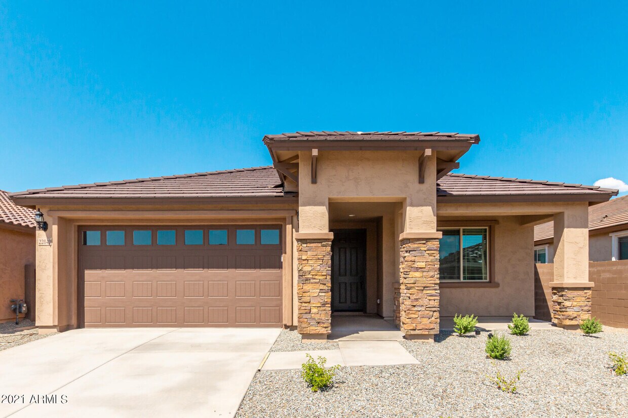 Foto principal - 22840 E Indiana Ave