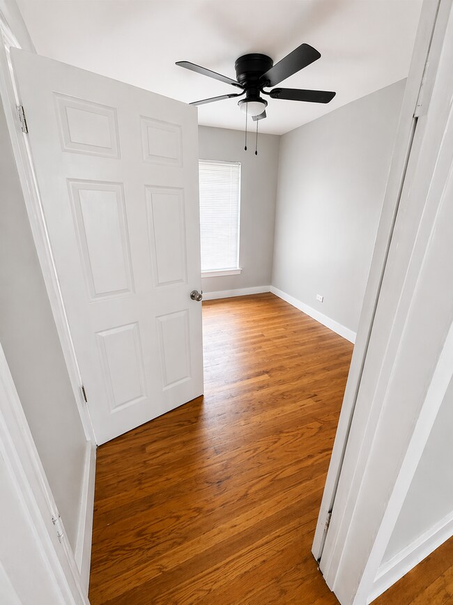 Foto del edificio - BRIGHT AND SPACIOUS 2-BEDROOM NEAR ST. MARY'S UNIVERSITY AND WOODLAWN LAKE