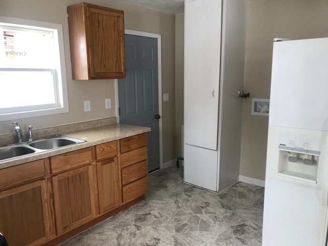 Building Photo - Recently Updated!