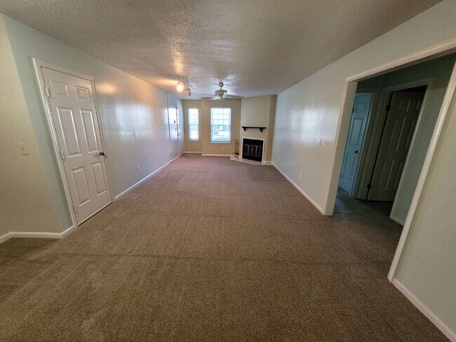 Foto del edificio - 2 Bedroom Condo Near Chicks Beach!