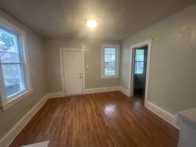 Foto del edificio - 2911 Saratoga Ave