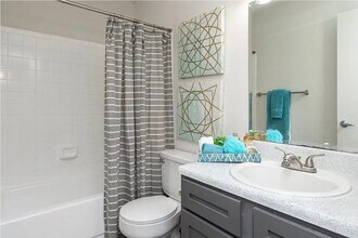 Building Photo - 2170 Thousand Oaks Dr