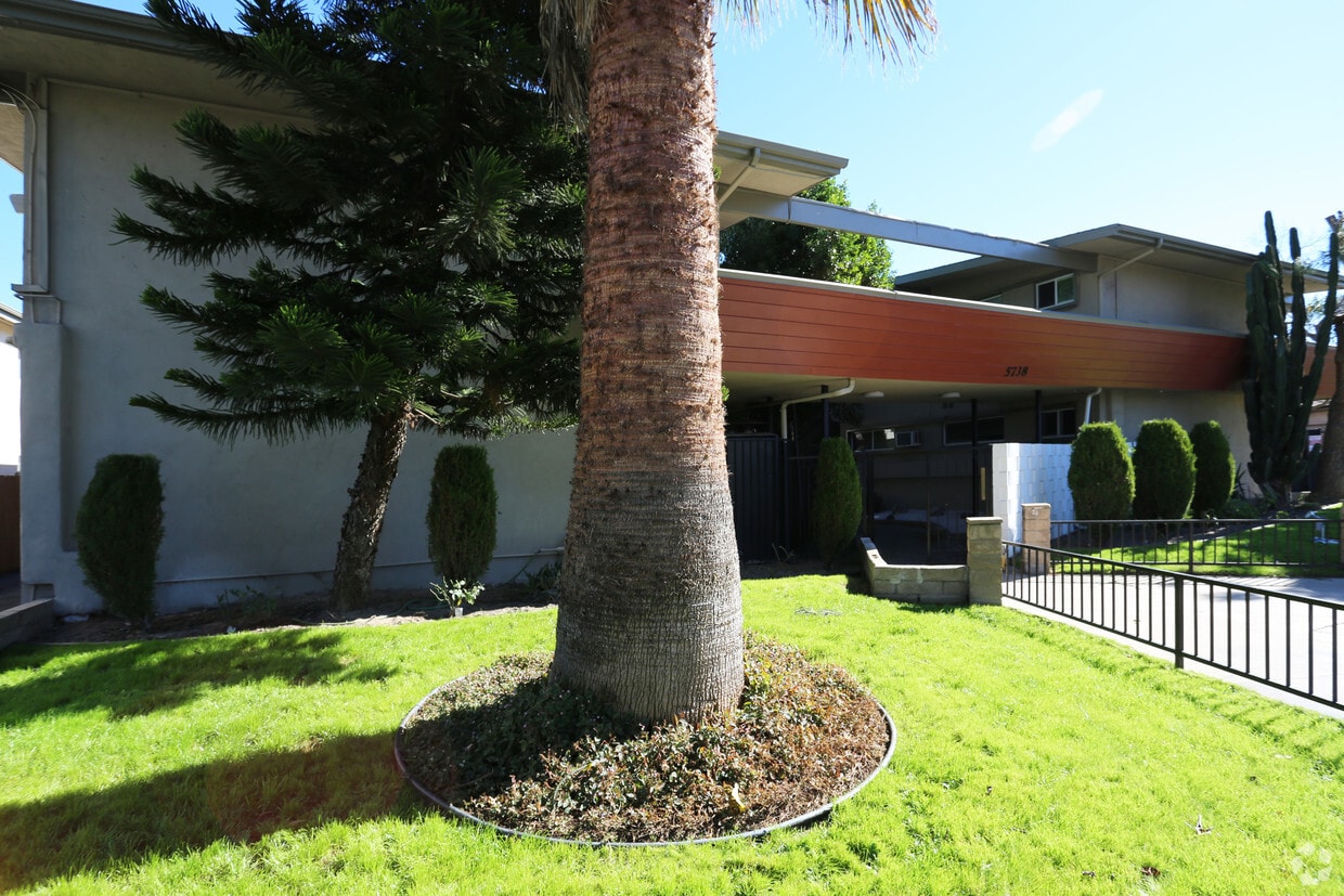 Primary Photo - Copa De Oro Apartments