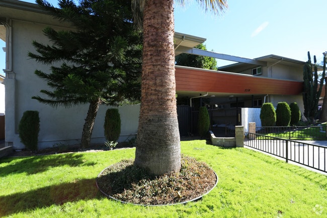 Building Photo - Copa de Oro