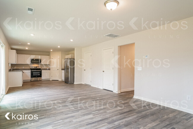Building Photo - 2542 Kimball Pl SE