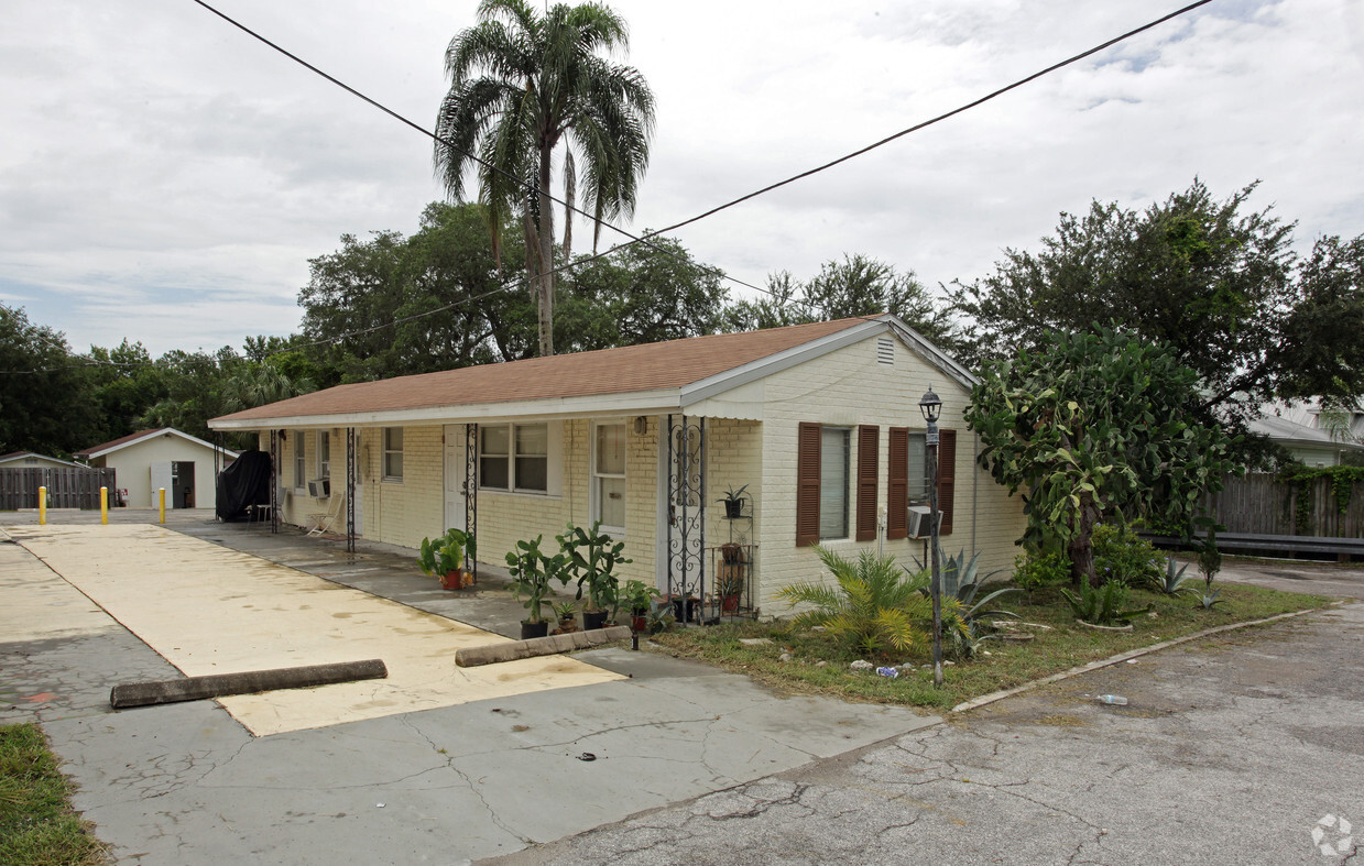 Building Photo - La Siesta Apartments