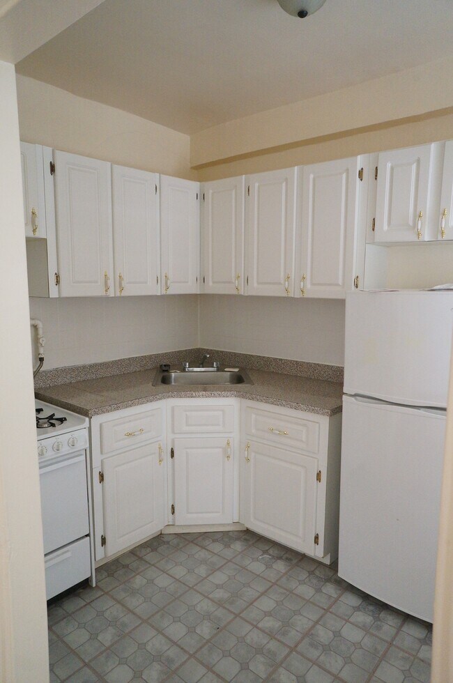 Building Photo - 310 94th St