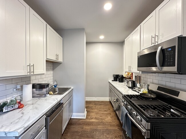 Foto del edificio - 6257 N Lakewood Ave
