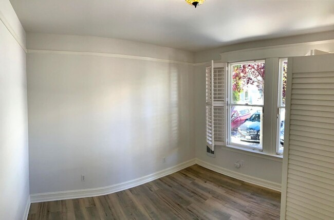 Building Photo - UPDATED BRIGHT 800sf 2BR/1BA Flat Noe Noe ...