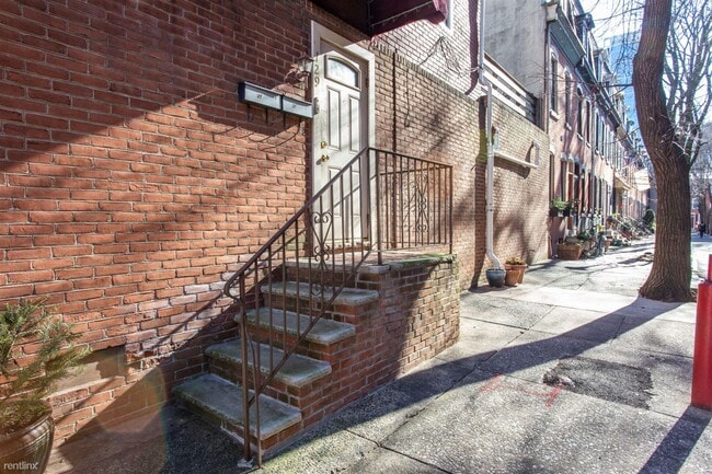 Foto del edificio - 1 br, 1 bath Triplex - 2122 RACE ST Unit 2