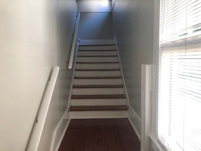 Building Photo - Historic East Side District Apartment