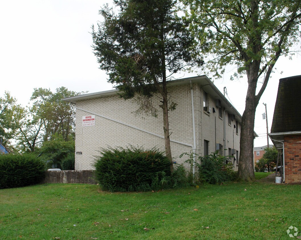 Building Photo - 667 Riverview Dr