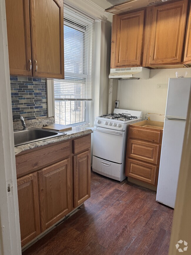 Building Photo - 380 Riverway