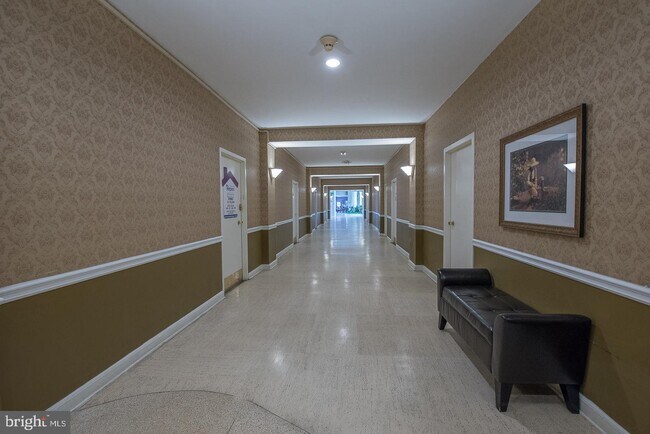 Foto del edificio - 7900 Old York Rd