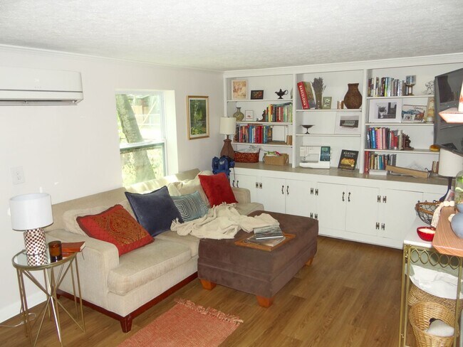 Foto del edificio - 1 bed / 1 bath rental in Seminole Heights