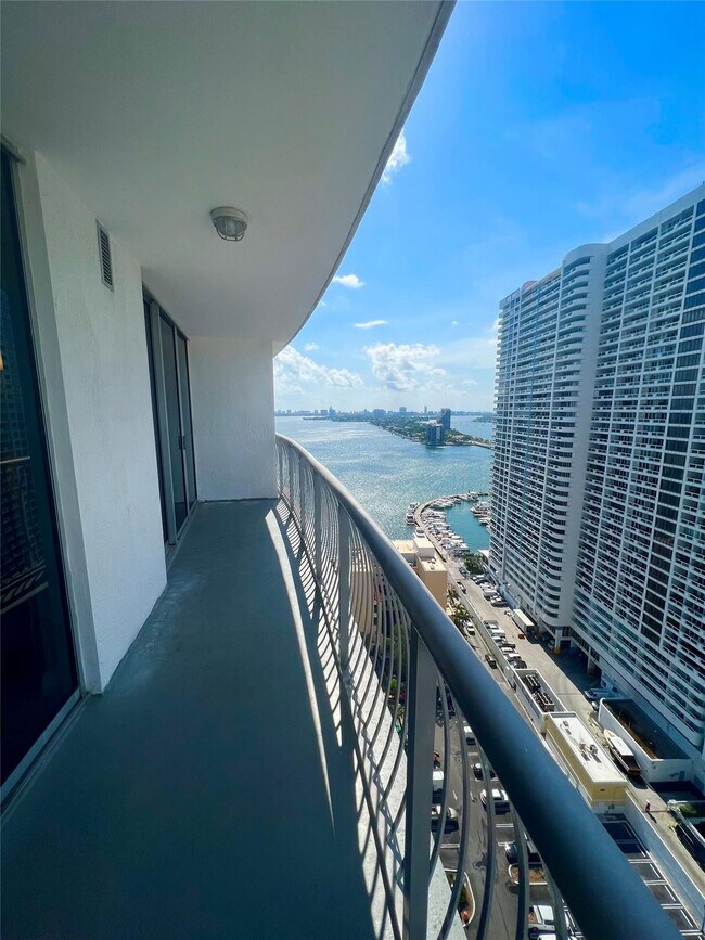 Foto del edificio - 1750 N Bayshore Dr