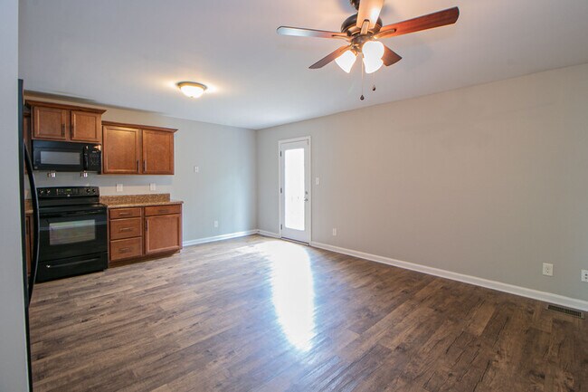 Foto del edificio - 1718 Thistlewood Dr