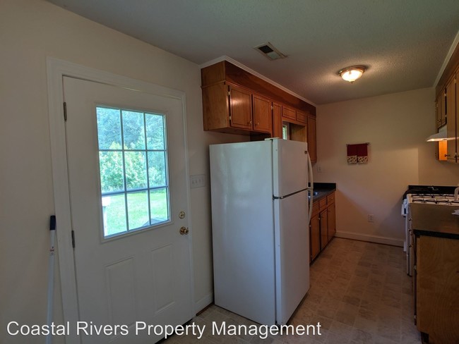 Building Photo - 3 br, 1 bath House - 155 Slade Rd