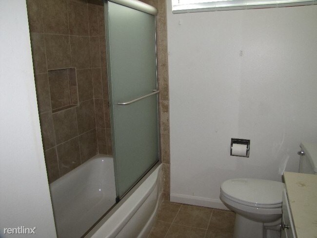 Building Photo - 3 br, 2 bath House - 826 W Hawthorne St