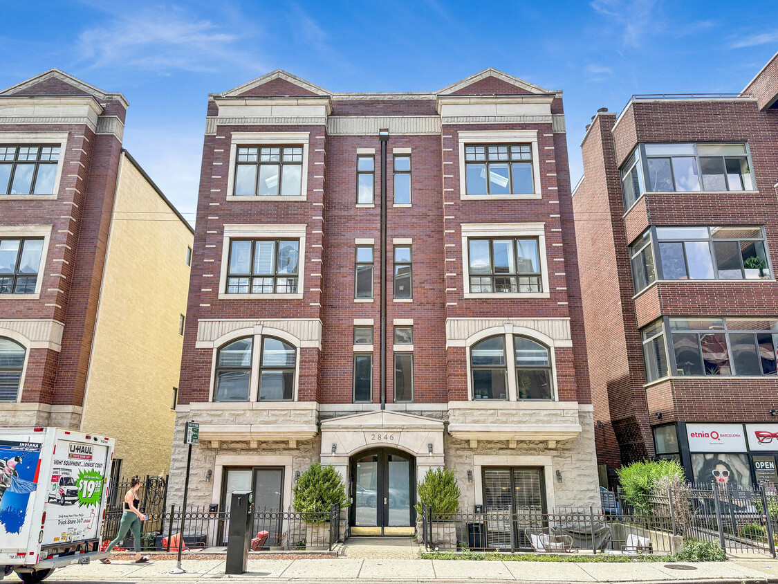 Primary Photo - 2846 N Halsted St