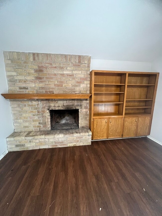 Building Photo - 78745 - OFF WILLIAM CANNON -- FREE RENT - ...