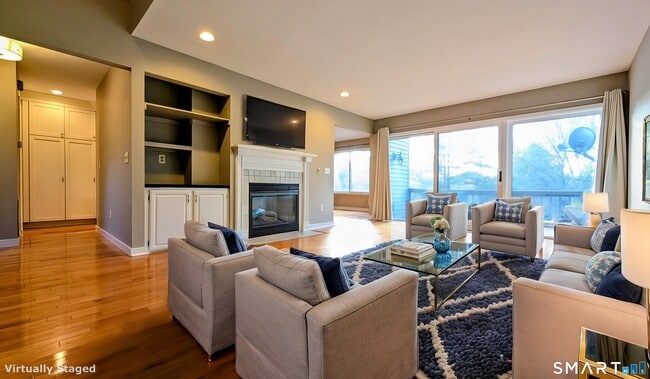 Building Photo - 10 Ledgewood Dr