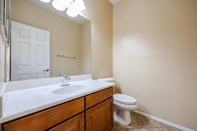 Foto del edificio - BEAUTIFUL 4 BEDROOM, 2.5 BATH WITH A POOL IN THE HEART OF GILBERT