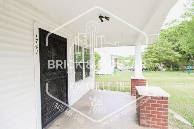Building Photo - 1741 Allen Ave