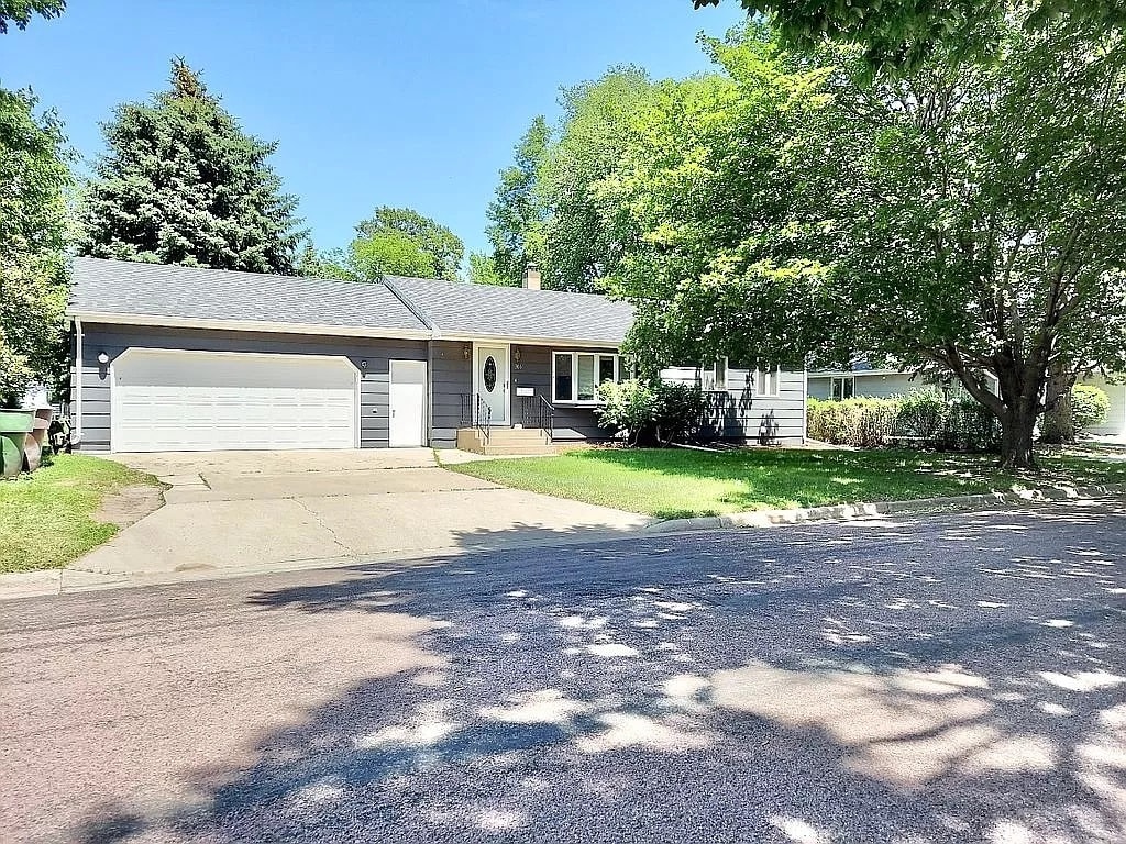 1306 E 2nd Ave, Mitchell, SD 57301 House Rental in Mitchell, SD