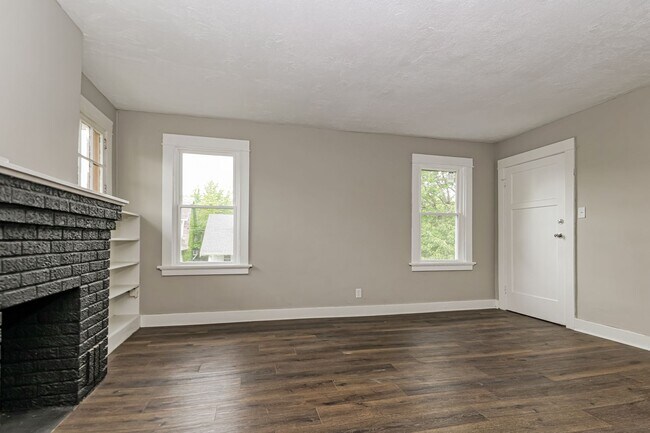 Foto del edificio - 2322-2324 Eastview Ave