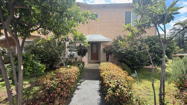 Foto del edificio - 1700 Don Carlos Ave