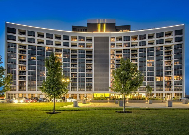 Foto principal - 3400 West Stonegate Boulevard