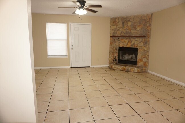 Foto del edificio - 3 bedroom/2 bathroom townhome