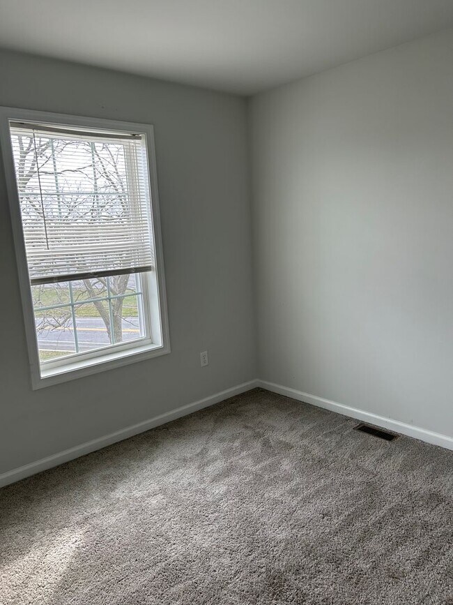 Foto del edificio - Like new 3 bedroom 2.5 bath townhouse