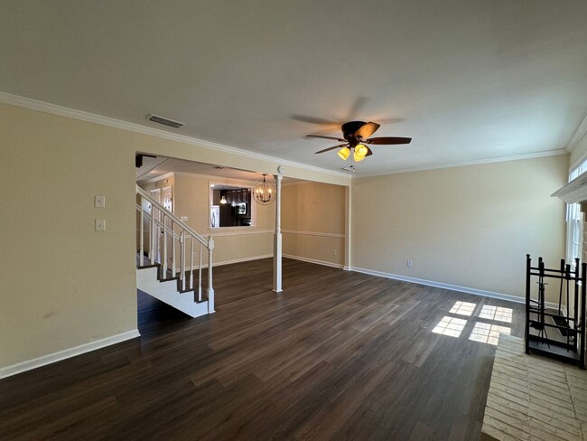 Foto del edificio - Introducing a newly renovated town-home "A...