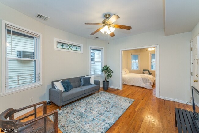 Foto del edificio - 165 Hillside Ave