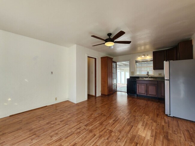 Building Photo - 1009 Silva Ave