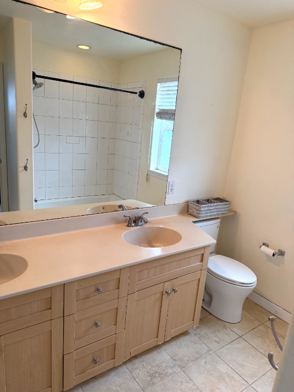 Building Photo - 647 Meakanu Ln